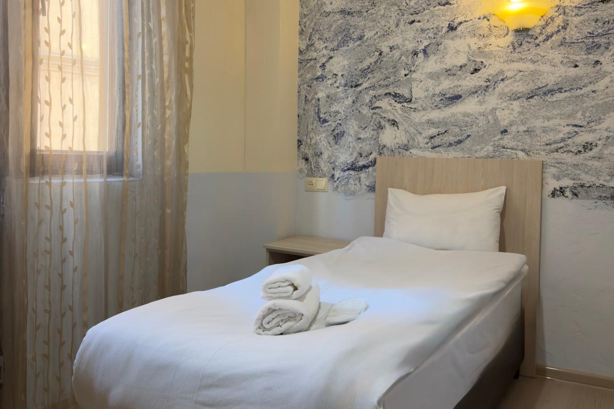 Single room at Akman Swiss Hotel with free Wi-Fi, air conditioning and a private bathroom